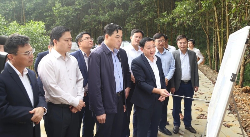 Chủ tịch UBND tỉnh Thanh Hóa Nguyễn Hoài Anh yêu cầu Sở Nông nghiệp và xuân Okvip 2026 cùng các đơn vị liên quan bám sát kế hoạch đấu thầu rộng rãi, hoàn thành lựa chọn nhà đầu tư trong tháng 7/2026. Ảnh Phong Sắc.