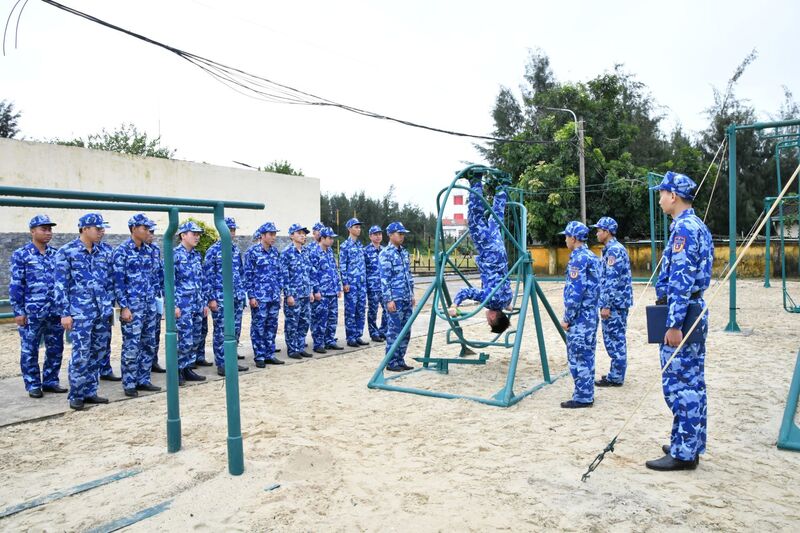 Vùng Cảnh sát biển 2 tập trung nâng cao trình độ chuyên môn, khả năng sẵn sàng chiến đấu và thực thi pháp luật trên biển. Ảnh: Nam Trung