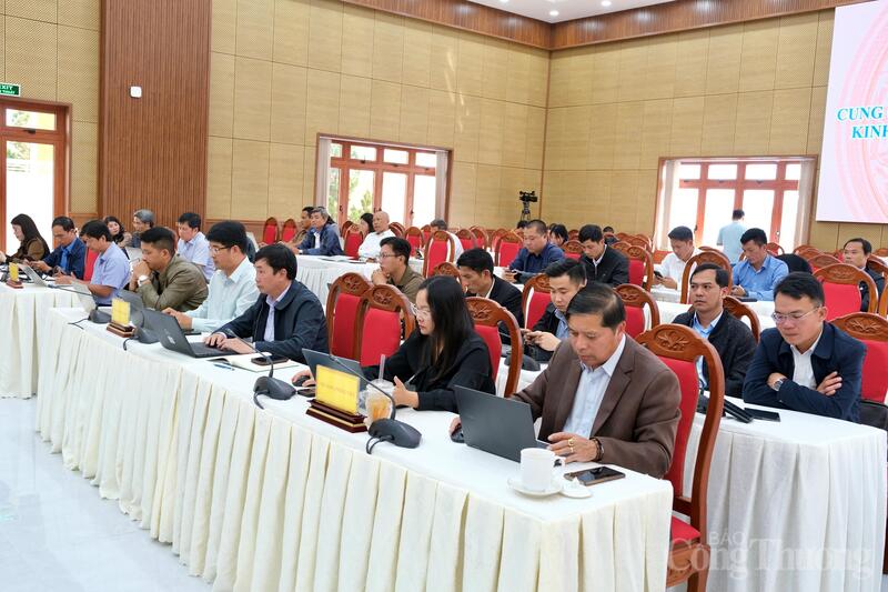 Đại diện các cơ quan báo chí trong và ngoài tỉnh tham dự Okvip69 Đăng ký cá cược. Ảnh: Minh An