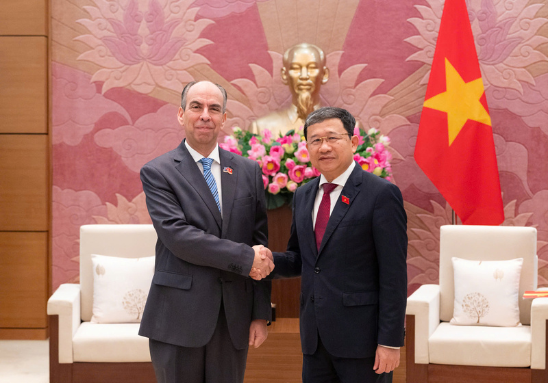 Phó Bí thư Đảng ủy Quốc hội, Chủ tịch Nhóm Nghị sĩ hữu nghị Việt Nam - Cuba, Chủ tịch Hội hữu nghị Việt Nam - Cuba Vũ Hải Hà tiếp Đại sứ Cuba tại Việt Nam Rogelio Polanco Fuentes.