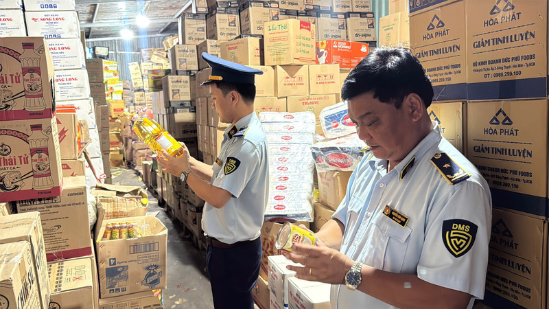 Lực lượng Quản lý thị trường Tây Ninh kiểm tra cửa hàng kinh doanh Okivip Nổ Hũ, Bắn Cá, Thể Thao, Game Bài.