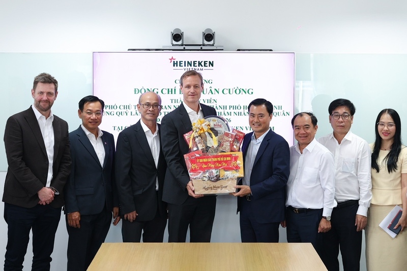 Đoàn lãnh đạo UBND TP. Hồ Chí Minh chúc tết Ban lãnh đạo Công ty Heineken Việt Nam