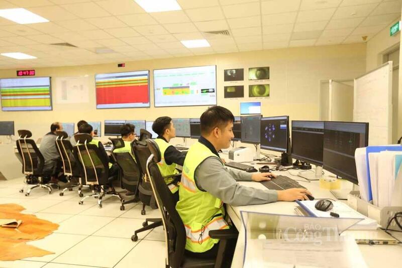 Công nhân Nhà máy Nhiệt điện Vũng Áng II bước vào guồng quay hoạt động trong những ngày đầu năm. Ảnh: Trọng Tùng