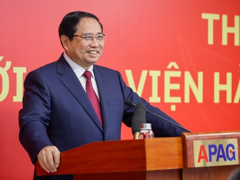 Thủ tướng ghi nhận, đánh giá cao những thành tựu của Học viện trong gần 70 năm qua và biểu dương sự nỗ lực của Học viện sau 01 năm hoạt động theo mô hình tổ chức mới. Ảnh: VGP/Nhật Bắc