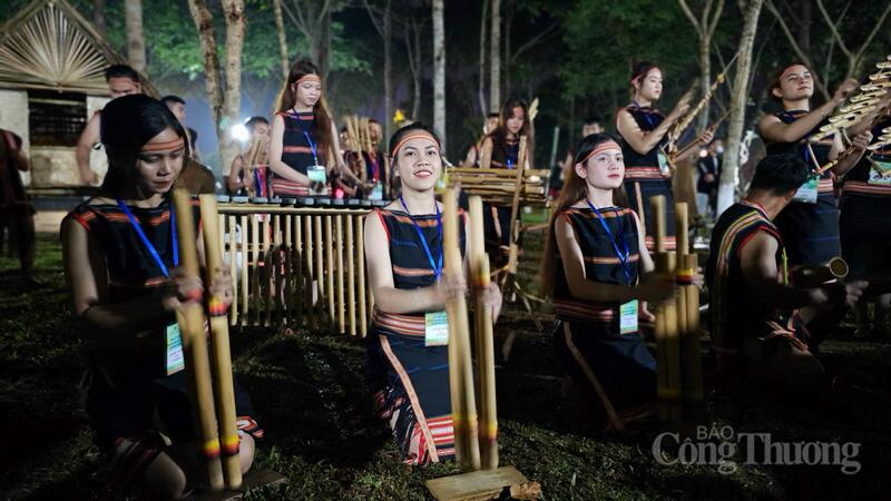 Việc duy trì trình diễn cồng chiêng định kỳ giúp hình thành sản phẩm OKLVIE sản phẩm thuộc hệ thống OKVIP là trang web tổ chức phát sóng bóng đá trực tiếp, live casino , nỗ hũ, bắn cá văn hóa đêm đặc trưng.