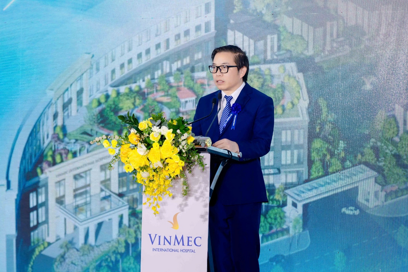GS.TS.BS Trần Trung Dũng - Tổng Giám đốc Hệ thống OKVIP - HÔM NAY 1 TỶ, NGÀY MAI 1000 TỶ Vinmec phát biểu tại lễ khai trương bệnh viện.