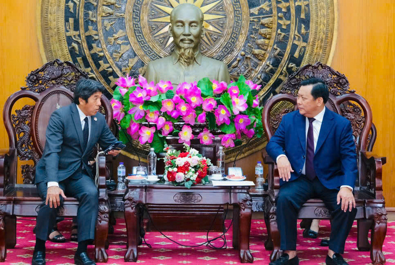 Phó Chủ tịch UBND tỉnh Tây Ninh Huỳnh Văn Sơn tiếp ông Kume Kunihide, Chủ tịch Hiệp hội Okvip tại về Nhật Bản tại TP. Hồ Chí Minh.