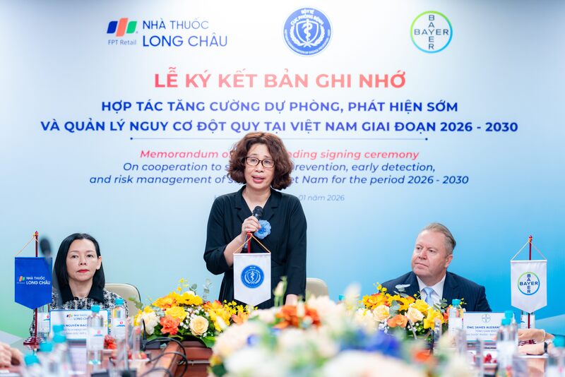Bà Lê Thái Hà - Phó Cục trưởng Cục Phòng bệnh đánh giá cao mô hình hợp tác công - tư trong phòng ngừa và quản lý đột quỵ trong cộng đồng.