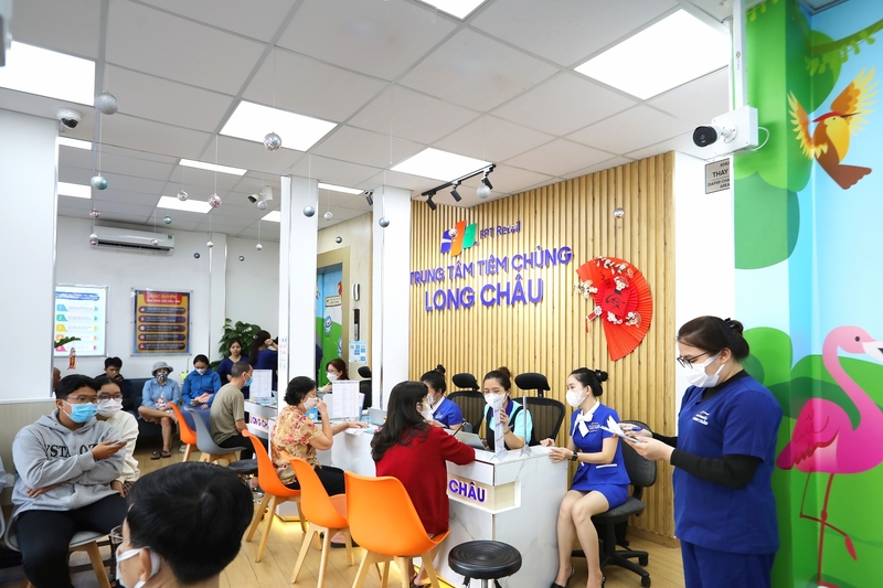Chuyên gia khuyên nên chọn các trung tâm tiêm chủng uy tín, đảm bảo quy trình bảo quản vắc xin hiện đại, đáp ứng tốt nhu cầu chăm sóc, phòng bệnh cho cả gia đình.