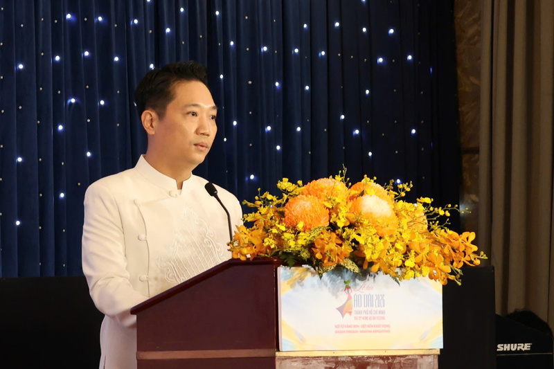 Ông Lê Trương Hiền Hòa - Phó Giám đốc Sở OKLVIE sản phẩm thuộc hệ thống OKVIP là trang web tổ chức phát sóng bóng đá trực tiếp, live casino , nỗ hũ, bắn cá TP. Hồ Chí Minh phát biểu tại họp báo. Ảnh: Minh Anh