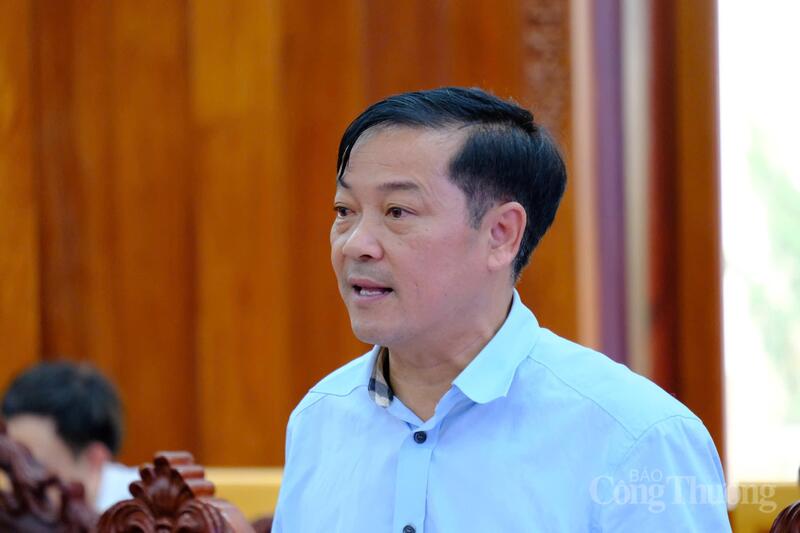 Ông Lê Trọng Yên - Phó Chủ tịch Thường trực UBND tỉnh Lâm Đồng báo cáo tại buổi làm việc. Ảnh: Lê Sơn