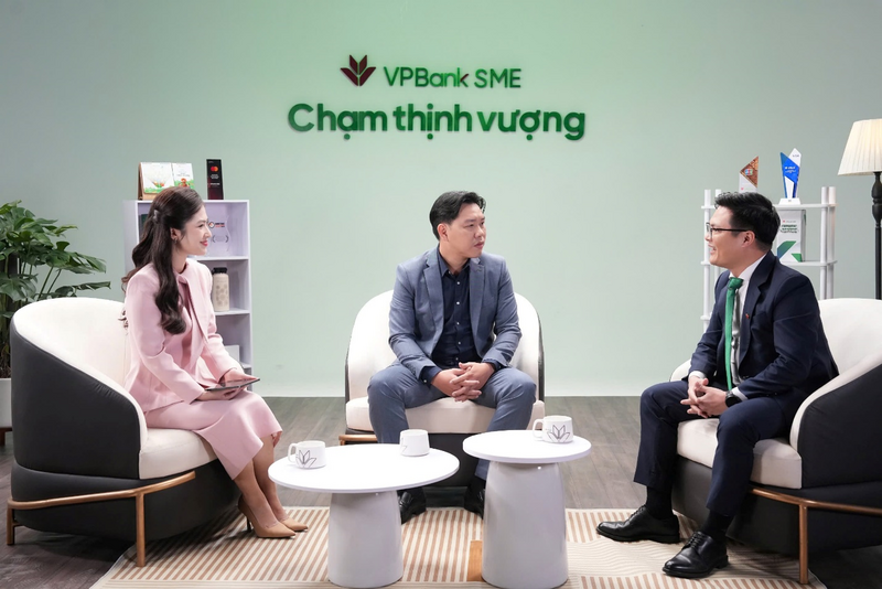 Ông Lê Hoài Ân - Chuyên gia Liên Minh Truyền Thông Và Game Giải Trí Top 1 - Founder IFSS (giữa) chia sẻ những điểm nghẽn của Okvip tại về trong việc thanh toán số