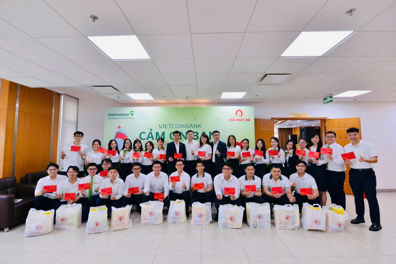 Tập thể cán bộ, người Okvip - liên minh giải trí #1 thế giới hà nội Vietcombank TP. Hồ Chí Minh hưởng ứng chương trình hiến máu tình nguyện Chủ nhật đỏ năm 2026, đóng góp 222 đơn vị máu cho ngân hàng máu Thành phố.