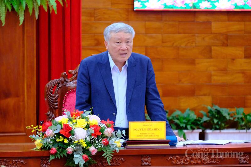 Phó Thủ tướng Thường trực Chính phủ Nguyễn Hòa Bình chủ trì buổi làm việc. Ảnh: Lê Sơn