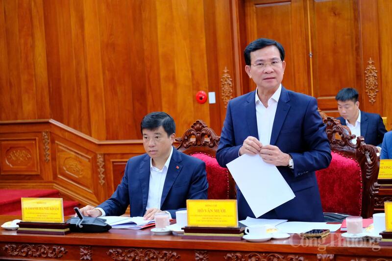 Chủ tịch UBND tỉnh Lâm Đồng Hồ Văn Mười phát biểu tại buổi làm việc. Ảnh: Lê Sơn