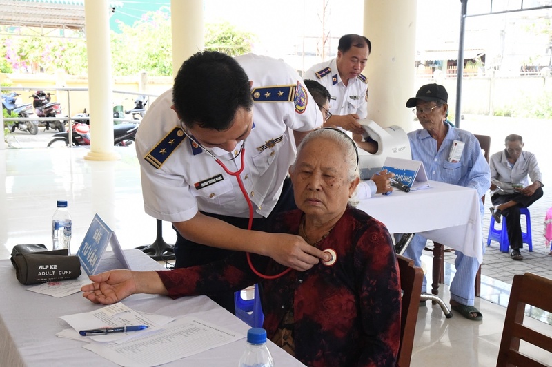 Các hoạt động an sinh xã hội trở thành nét đẹp truyền thống của Vùng Cảnh sát biển 2. Ảnh: Bình An