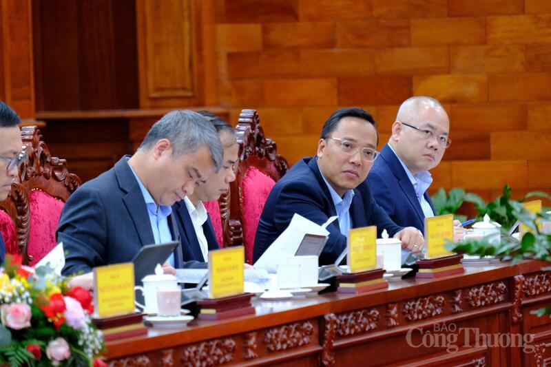 Đại diện lãnh đạo các bộ, ngành tại buổi làm việc. Ảnh: Lê Sơn
