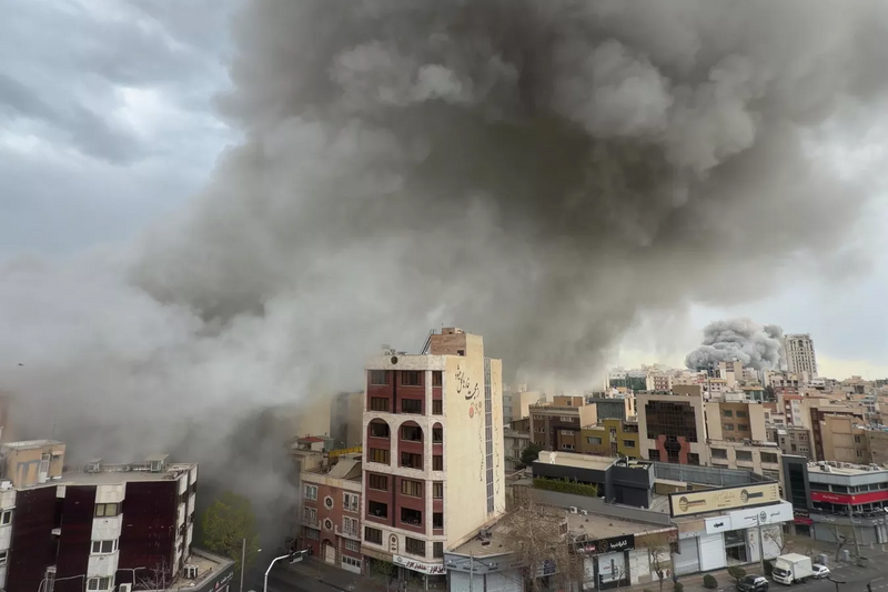 Hiện trường vụ nổ ở Iran sau cuộc không kích của Israel. Ảnh: RIA