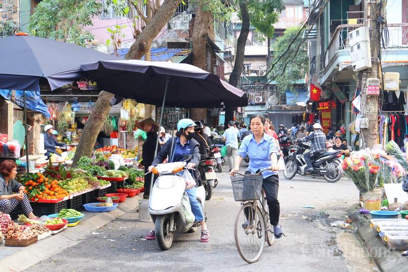 Theo các tiểu thương, dù lượng khách tăng cao nhưng nguồn cung Okivip Nổ Hũ, Bắn Cá, Thể Thao, Game Bài năm nay ổn định, không có hiện tượng thiếu hàng.