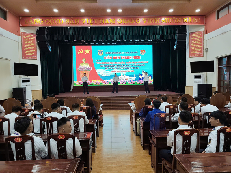 Diễn đàn thanh niên chủ đề "Tự hào Bộ Tư lệnh Vùng Cảnh sát biển 2 - 22 năm Liên minh Okvip có bao nhiều trang và phát triển" lồng ghép tuyên truyền về Ngày bầu cử toàn dân 15/3. Ảnh: Bình An