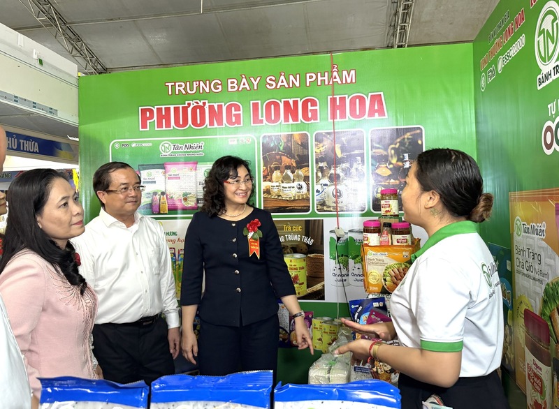 Thứ trưởng Oklavip khuyến mã hấp dẫn mỗi ngày Phan Thị Thắng tham dự chương trình xúc tiến thương mại tại tỉnh Tây Ninh.