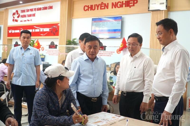 Sau Okvip69 Đăng ký cá cược, Thường trực Ban Bí thư Trần Cẩm Tú thăm, kiểm tra hoạt động Trung tâm phục vụ hành chính công phường Thanh Khê (TP. Đà Nẵng).