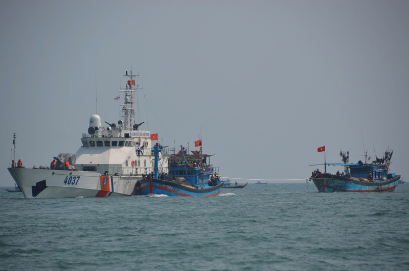 Vùng Cảnh sát biển 2 đã thực hiện 85 lượt tìm kiếm cứu hộ, cứu nạn, trực tiếp cứu kéo 71 phương tiện, đưa 668 ngư dân về bờ an toàn. Ảnh: Bình An