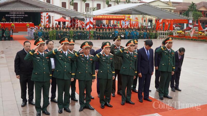 Chùm ảnh: Khoảnh khắc xúc động, tự hào trước giờ nhập ngũ - 9