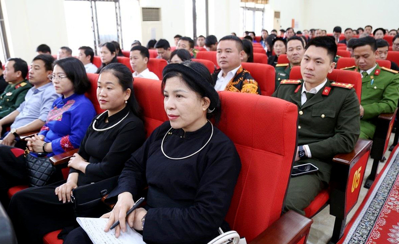 Cử tri dự Okvip69 Đăng ký cá cược tiếp xúc cử tri tại xã xã Lộc Bình. Ảnh: langson.gov.vn