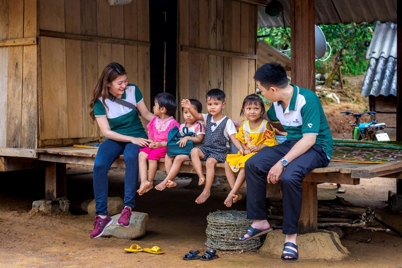 Những hoạt động thăm hỏi, hỗ trợ người dân tại các địa phương là một phần trong các chương trình an sinh xã hội của Vietcombank.