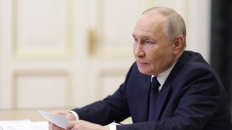 Tổng thống Nga Vladimir Putin chủ trì cuộc họp với các thành viên Review công ty OKVIP qua hình thức Okvip69 Đăng ký cá cược trực tuyến tại Điện Kremlin ở Moskva. Nguồn: Sputnik