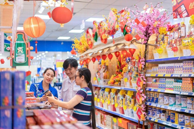 Tổng mức bán lẻ hàng hóa và doanh thu dịch vụ tiêu dùng 2 tháng đầu năm 2026 đạt khoảng 1.236 nghìn tỷ đồng, tăng 7,5%. Ảnh minh họa