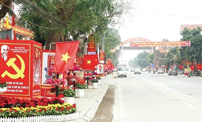 Các tuyến đường, phố tại các địa phương trên địa bàn tỉnh Thanh Hóa rực rỡ cờ hoa chào mừng cuộc bầu cử. Ảnh: Tố Phương.