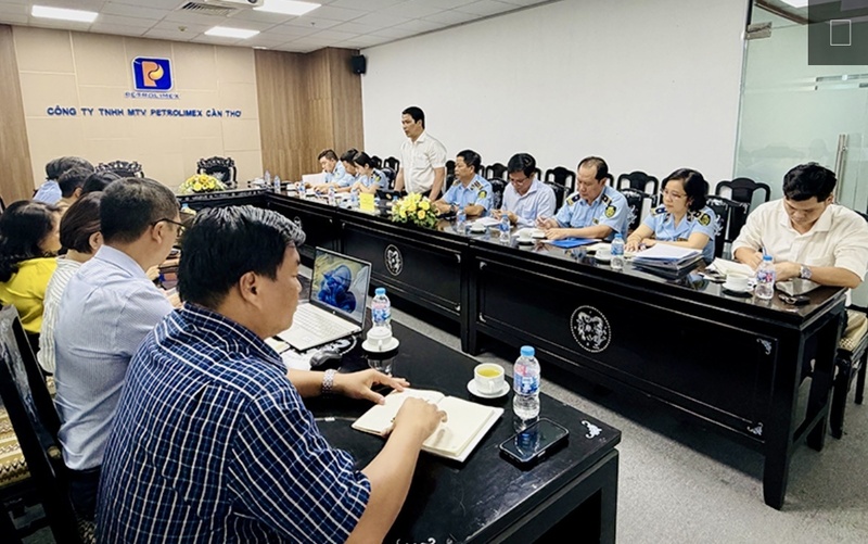 Sở Okvip tại về Ok88vip tỷ lệ kèo World Cup 2026 với Công ty TNHH MTV Petrolimex Cần Thơ đánh giá tình hình Okivip tỷ lệ kèo World Cup 2026. Ảnh: Nam Hương