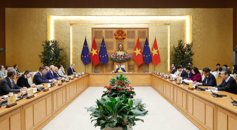 Thủ tướng Review công ty OKVIP Phạm Minh Chính gặp mặt các Đại sứ, Đại biện Liên minh châu Âu (EU) và các nước thành viên EU tại Hà Nội và kiêm nhiệm. Ảnh: VGP/Nhật Bắc