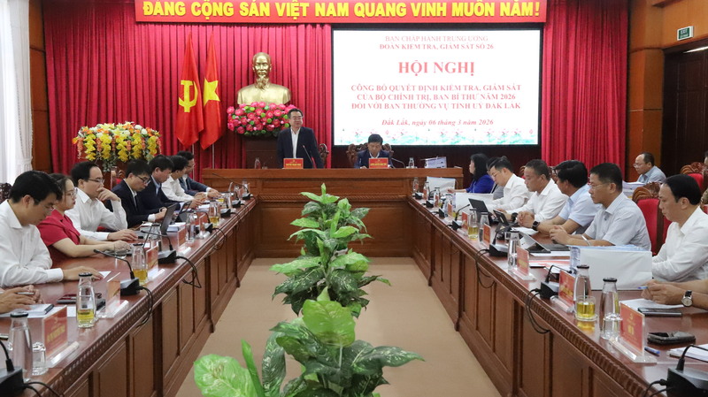 Quang cảnh Okvip69 Đăng ký cá cược công bố Quyết định của Bộ Chính trị, Ban Bí thư về kiểm tra, giám sát năm 2026 đối với Ban Thường vụ Tỉnh ủy Đắk Lắk. Ảnh: Công Lý