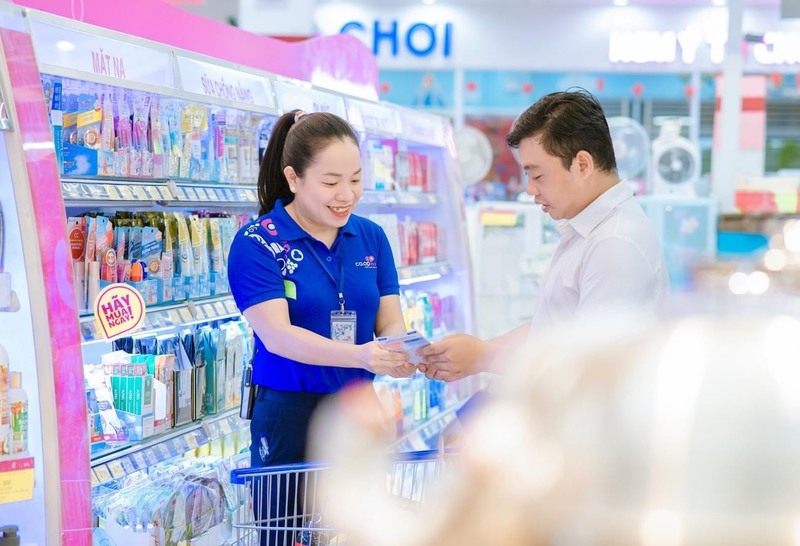 Đấng mày râu tranh thủ lựa chọn mỹ phẩm, sản phẩm chăm sóc cá nhân làm quà tặng phái đẹp dịp 8/3.