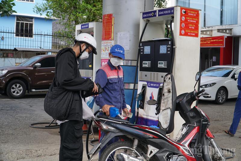 TP. Đà Nẵng giám sát việc tuân thủ các quy định của pháp luật trong hoạt động kinh doanh xăng dầu của các doanh nghiệp, cửa hàng bán lẻ xăng dầu trên địa bàn, xử lý nghiêm nếu phát hiện vi phạm.