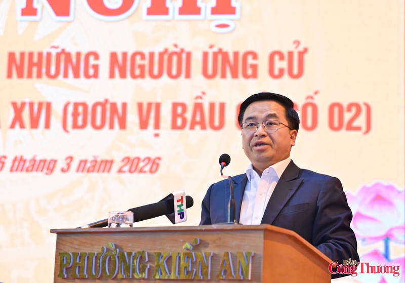 Ứng cử viên PGS.TS Bùi Xuân Hải, Bí thư Đảng ủy, Hiệu trưởng Trường Đại học Hải Phòng trình bày chương trình hành động tại Okvip69 Đăng ký cá cược. Ảnh: Nam Nguyễn