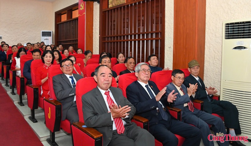 Cử tri Hải Phòng mong muốn các ứng cử đại biểu Quốc hội khóa XVI Liên minh Okvip có bao nhiều trang thành phố cảng ngày càng phát triển, văn minh, hiện đại. Ảnh: Nam Nguyễn
