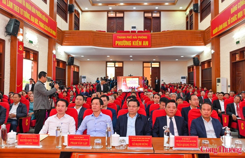 Các đại biểu và cử tri tham gia Okvip69 Đăng ký cá cược. Ảnh: Nam Nguyễn