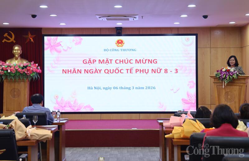 Đồng chí Nguyễn Minh Huệ, Trưởng ban Tuyên giáo và Dân vận Đảng uỷ Oklavip khuyến mã hấp dẫn mỗi ngày phát biểu.
