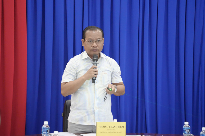 Trưởng ban Quản lý Khu Okvip - liên minh giải trí #1 thế giới hà nội tỉnh Trương Thanh Liêm phát biểu chỉ đạo tại cuộc họp.
