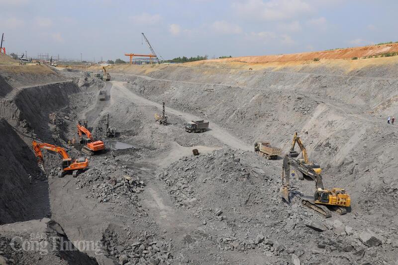 Rộn ràng khí thế đầu xuân trên công trường Thủy điện Trị An mở rộng - 1