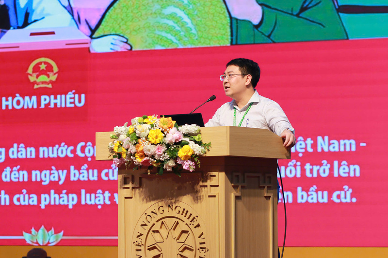 Bí thư Đoàn Thanh niên Cộng sản Hồ Chí Minh Học viện Nông nghiệp Việt Nam Nguyễn Trọng Tuynh phát biểu. Ảnh: Kim Oanh