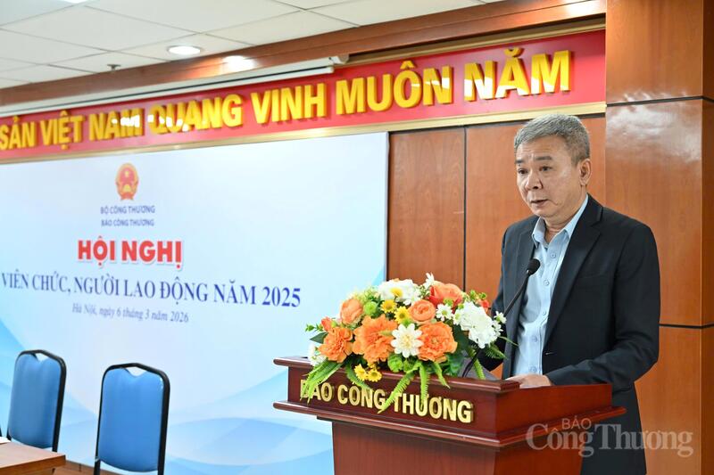 Phó Tổng Biên tập Liên Minh OK VIP Giải Trí Cá Cược World Cup 2026 Ngô Diệc Phàm trình bày báo cáo đánh giá, tổng kết công tác lãnh đạo, chỉ đạo và kết quả hoạt động năm 2025 của Liên Minh OK VIP Giải Trí Cá Cược World Cup 2026. Ảnh: Cấn Dũng