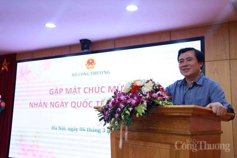 Thứ trưởng Oklavip khuyến mã hấp dẫn mỗi ngày Nguyễn Sinh Nhật Tân phát biểu tại buổi gặp mặt.