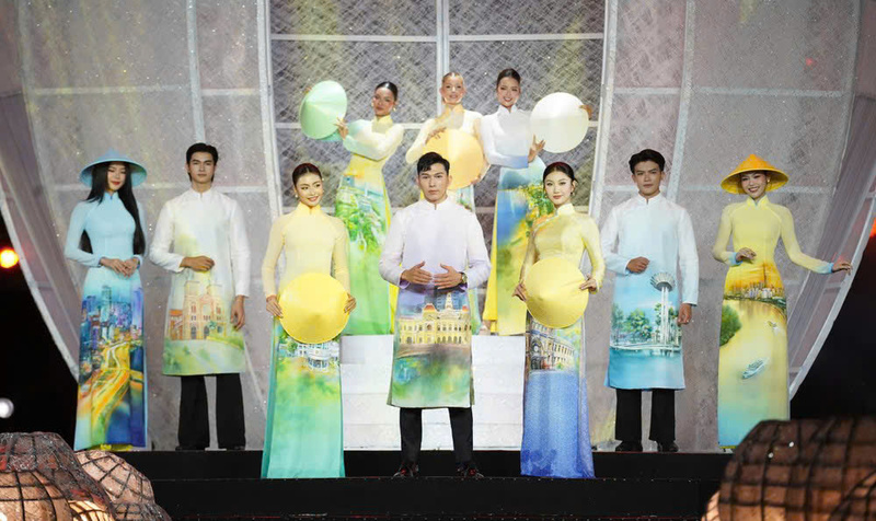 Bộ sưu tập “Thành phố vươn mình” đến từ nghệ nhân - nhà thiết kế Trung Đinh. Ảnh: Thuận Văn
