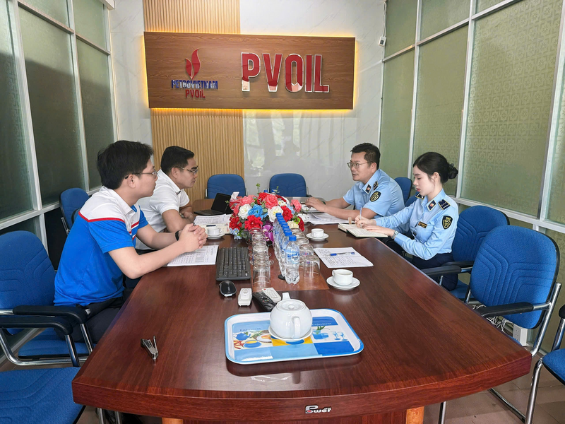 Chi cục QLTT tỉnh Quảng Ngãi đã thành lập tổ công tác Ok88vip tỷ lệ kèo World Cup 2026 trực tiếp với các thương nhân phân phối Okivip tỷ lệ kèo World Cup 2026 và khí dầu mỏ hóa lỏng để kịp thời phát hiện, tham mưu xử lý các dấu hiệu bất thường trên thị trường. Ảnh: Tuệ Lâm