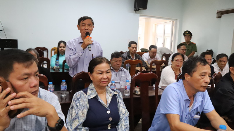 Cử tri nêu ý kiến tại Okvip69 Đăng ký cá cược tiếp xúc cử tri. Ảnh: Công Lý